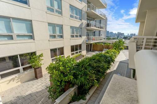 Tides Townhome Midtown Location Pool And Parking