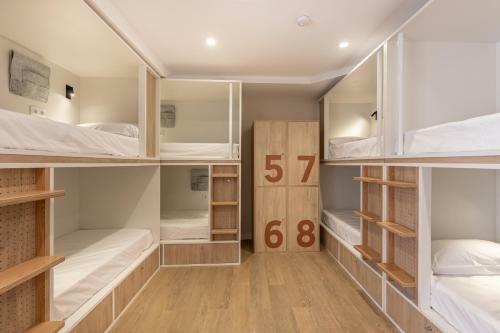 Albergue L�bere C�rdoba Patio Santa Marta