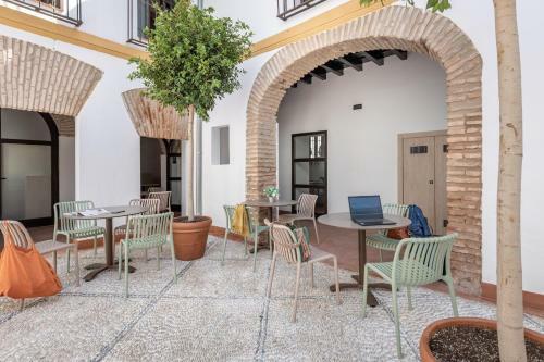 Albergue L�bere C�rdoba Patio Santa Marta