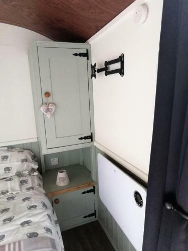Hostal Durham Donkey Rescue Shepherds Hut