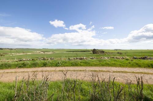 Altido Gorgeous Cottage With Garden & Great Views