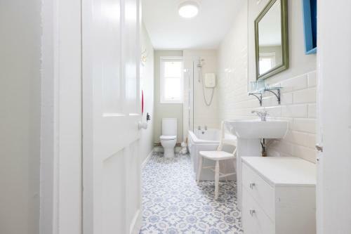 Altido Gorgeous Cottage With Garden & Great Views