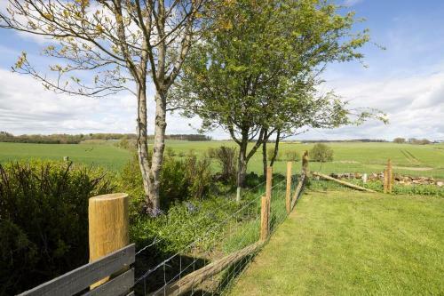 Altido Gorgeous Cottage With Garden & Great Views