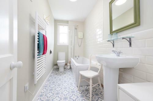 Altido Gorgeous Cottage With Garden & Great Views
