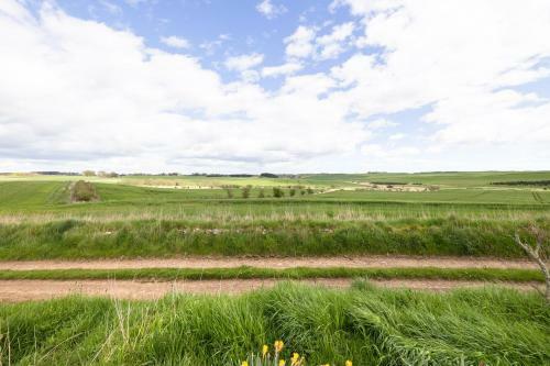 Altido Gorgeous Cottage With Garden & Great Views