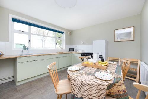 Altido Gorgeous Cottage With Garden & Great Views