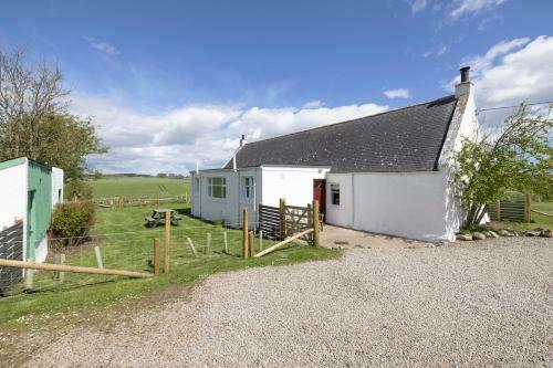 Altido Gorgeous Cottage With Garden & Great Views