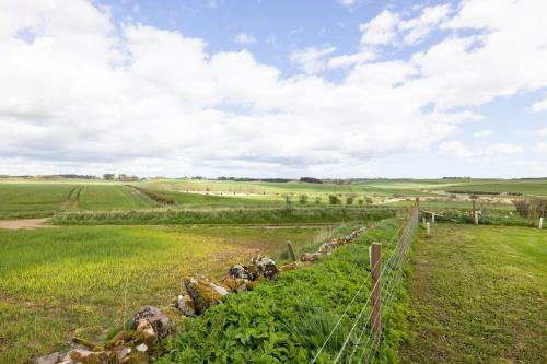 Altido Gorgeous Cottage With Garden & Great Views