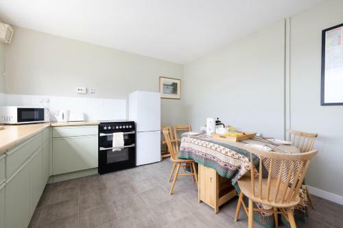Altido Gorgeous Cottage With Garden & Great Views