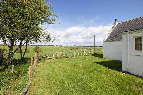 Altido Gorgeous Cottage With Garden & Great Views