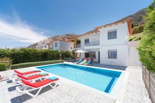 Villa Danae Red By Villa Plus