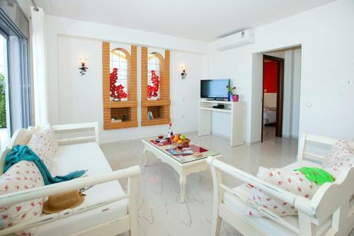 Villa Danae Red By Villa Plus