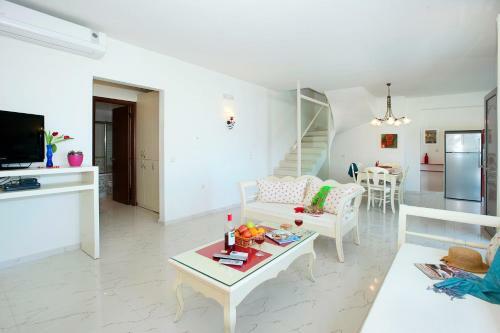Villa Danae Red By Villa Plus