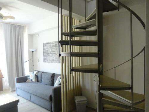 Square Apartment