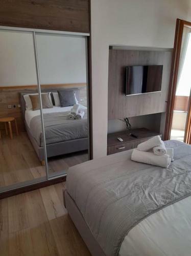 Square Apartment