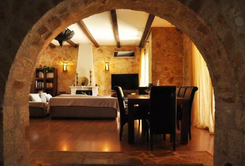 Stone Pool House Gouvia