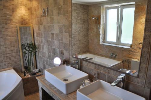 Stone Pool House Gouvia