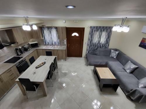 Silver Pearl Apartment #1
