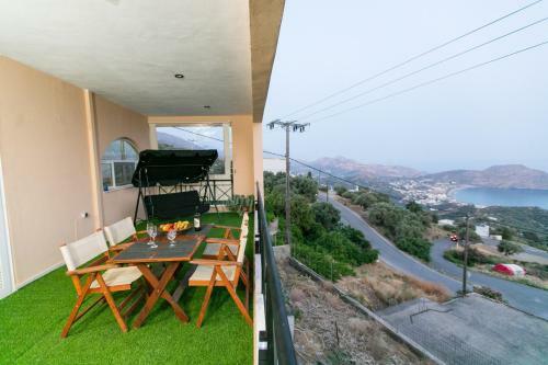 Irinis Sea View House