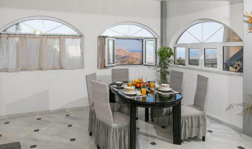 Irinis Sea View House