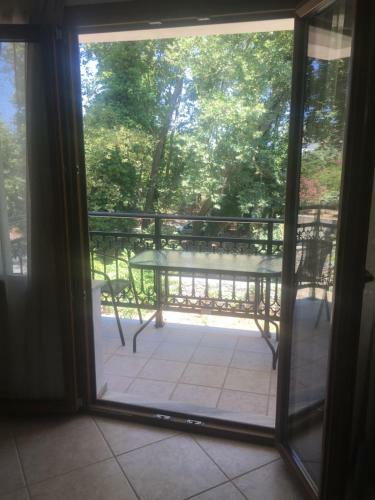 Alekos Rooms And Apartments