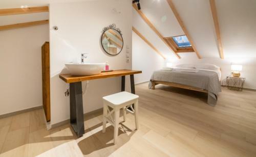 Ionis Apartments