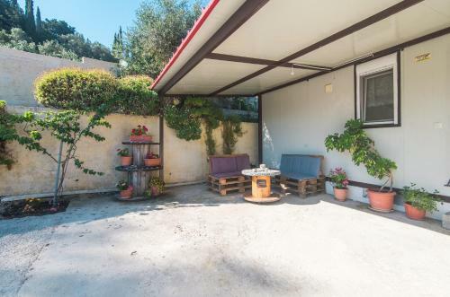 Roula Apartment