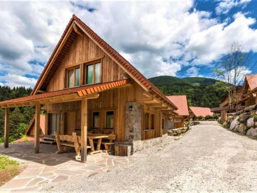 Beautiful Chalet In Comeglians With Private Terrace