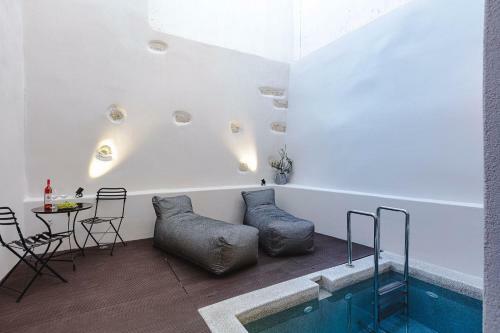 Cocktail Pool Luxury Suite