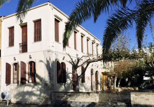 Hostal Irinis House
