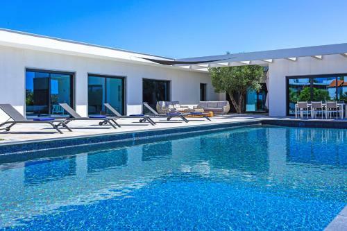 Blue Hill Boutique Villa