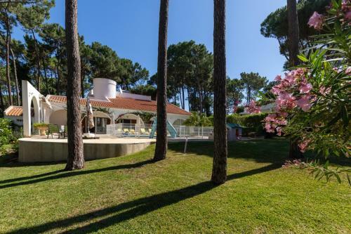 Villa With Pool And Large Garden