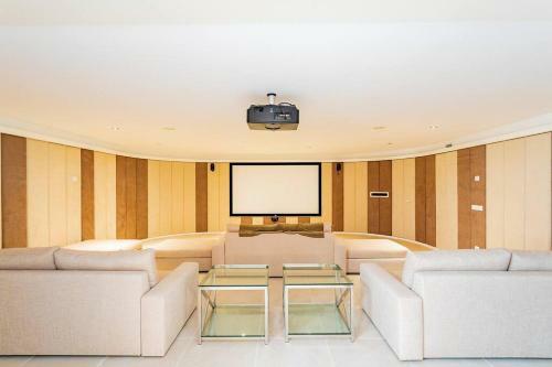 [luxury Villa] Cinema, Sauna, Pool And Billiards