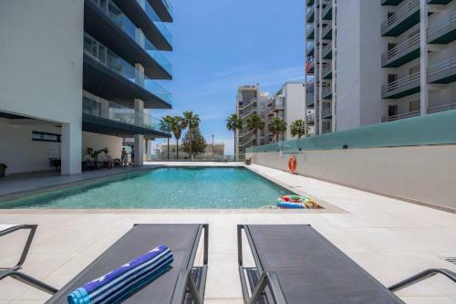 Luxorious Beachside Apartment With Pool