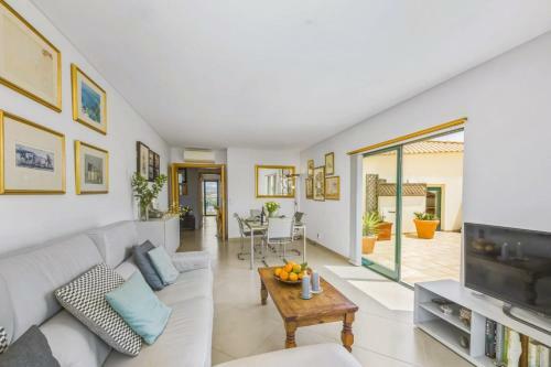 Exquisite Penthouse Apartment W Large Terrace Pool & Parking