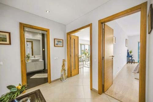 Exquisite Penthouse Apartment W Large Terrace Pool & Parking