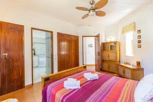 Villa With Pool And Golf View