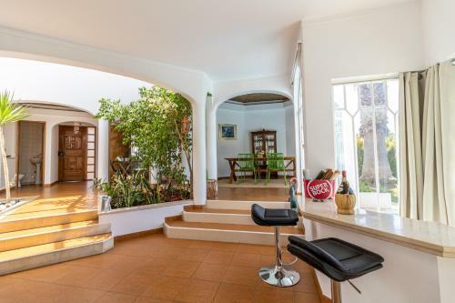 Villa With Pool And Golf View