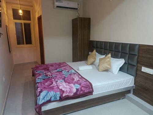 Hotel Mango Tree Residency
