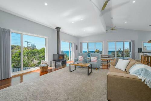 Honeysuckle Beachfront Home With Pool