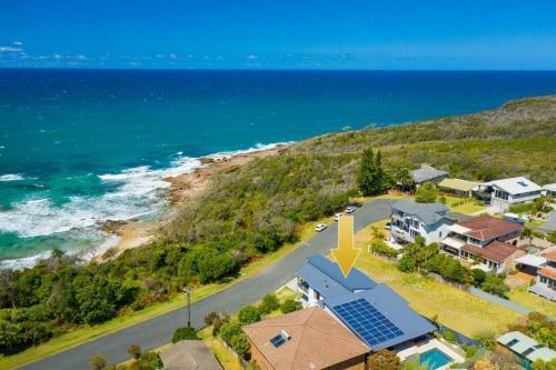 Honeysuckle Beachfront Home With Pool