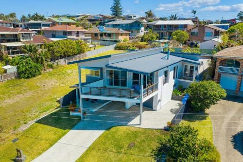 Honeysuckle Beachfront Home With Pool