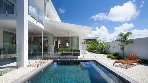 Belle Mare Holiday House