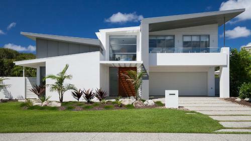 Belle Mare Holiday House