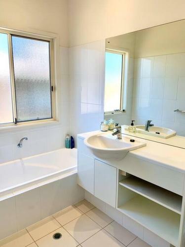 Sunset Ocean Views Esplanade 5 Br Sleeps 10
