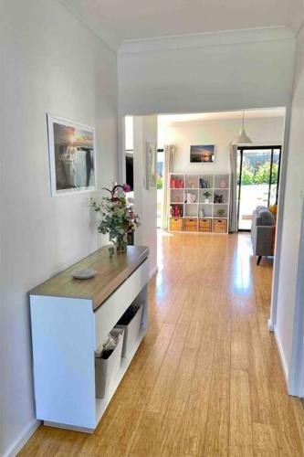 Oriana Grande- 5 Bdrm Sleeps 14 Beach View Wifi