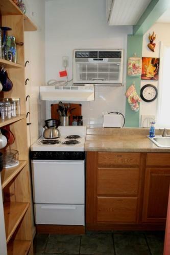 Moon Dreams Cottage - Pet Friendly
