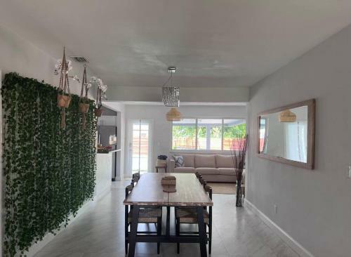 Beach House Bungalow With Pool North Miami Beach