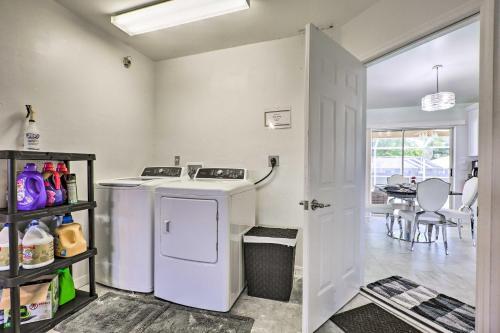 Charming N Fort Meyers Retreat Pool And Lanai!