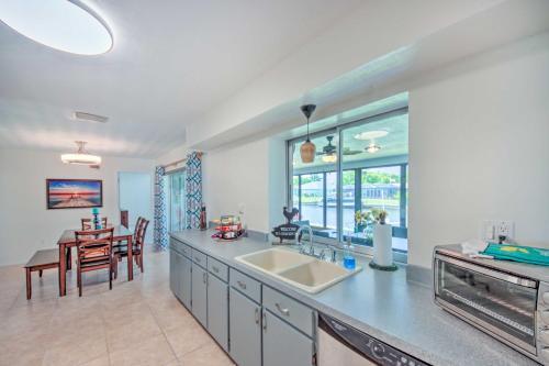 Canal-front Home With Lanai About 5 Mi To Ft Myers!